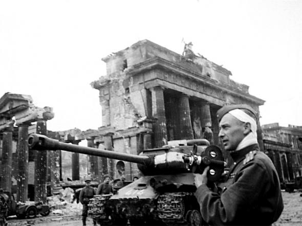 1945 год в черно-белых фотографиях