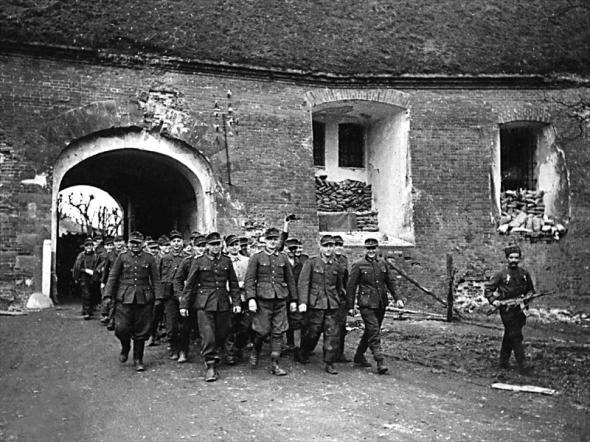 1944 год в черно-белых фотографиях